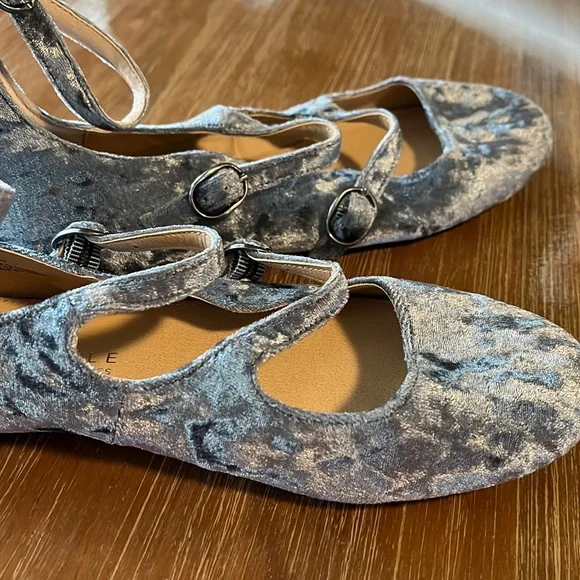 Very Volatile Los Angeles velvet shoes - Picture 7 of 8